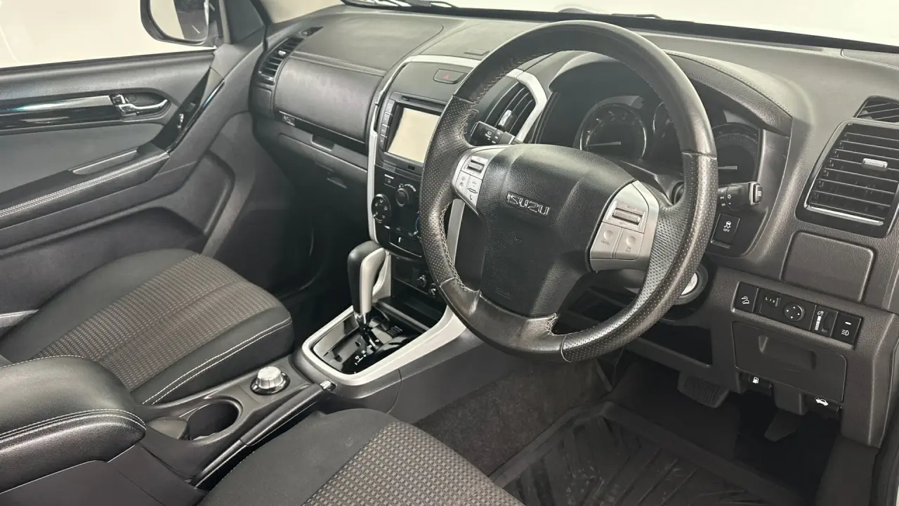 2020 Isuzu MU-X Gallery Image 14