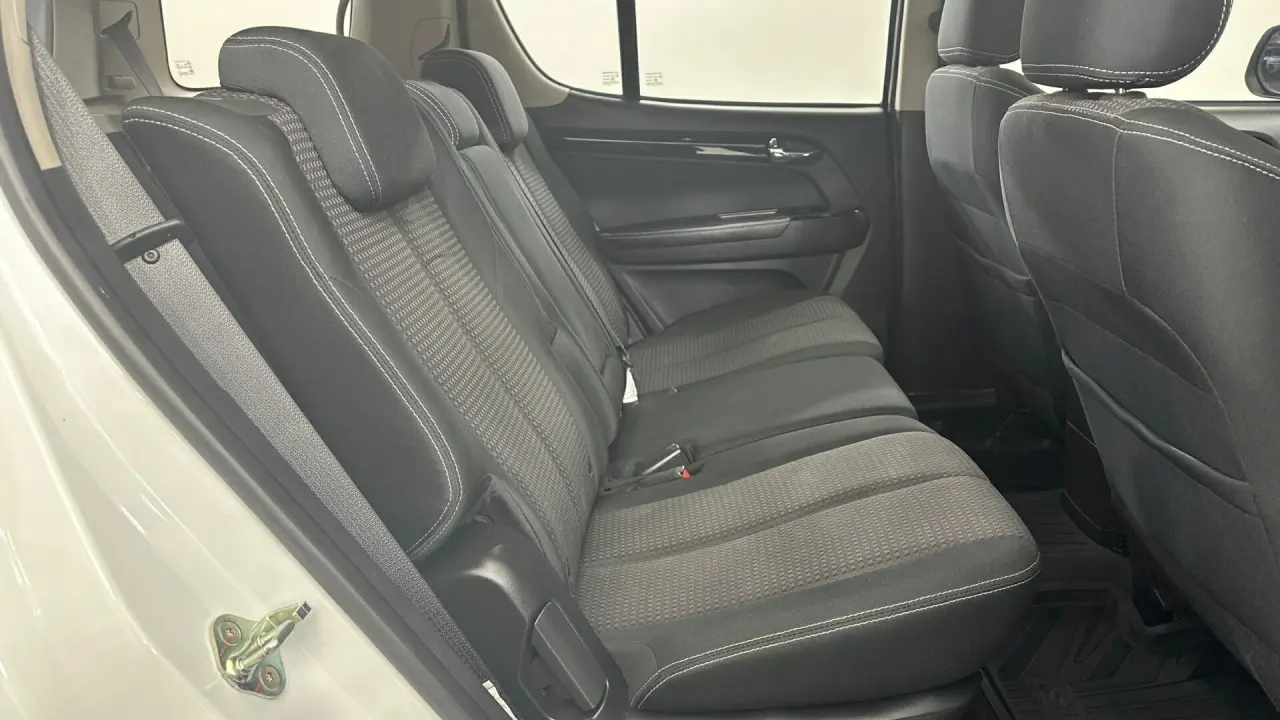 2020 Isuzu MU-X Gallery Image 16