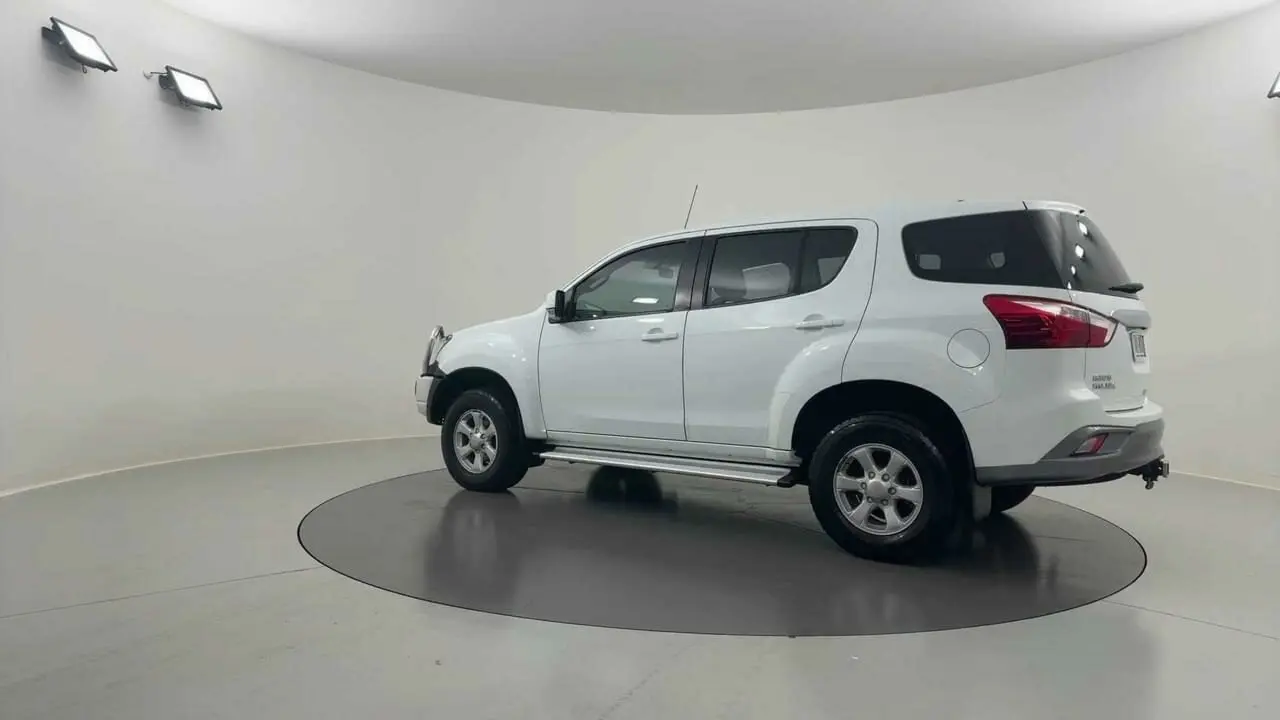 2020 Isuzu MU-X Gallery Image 3