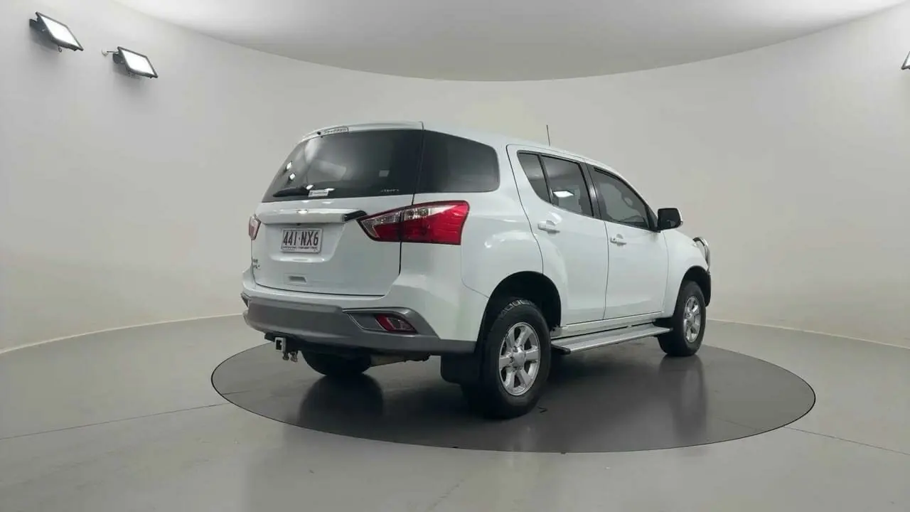 2020 Isuzu MU-X Gallery Image 5