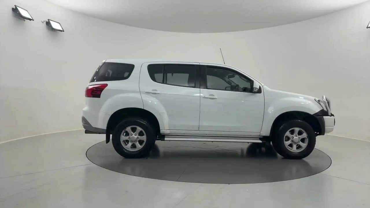 2020 Isuzu MU-X Gallery Image 6