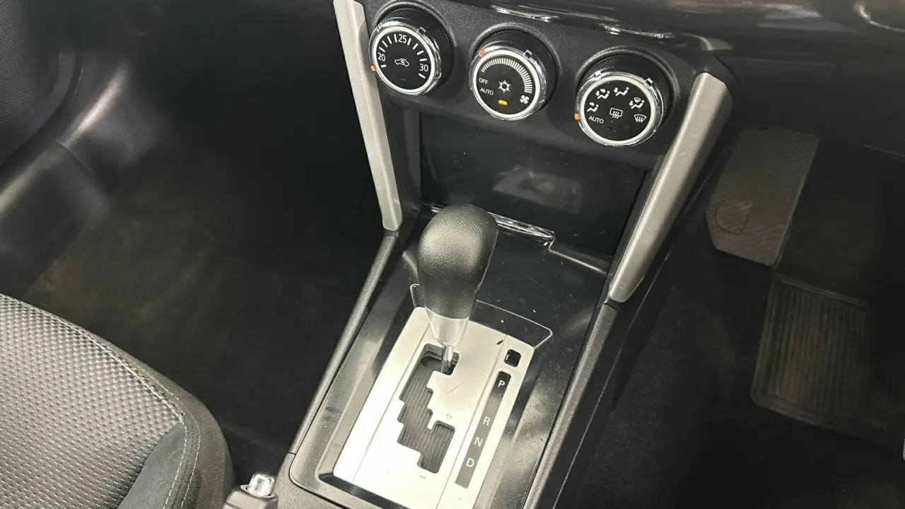 2017 Mitsubishi Lancer Gallery Image 11
