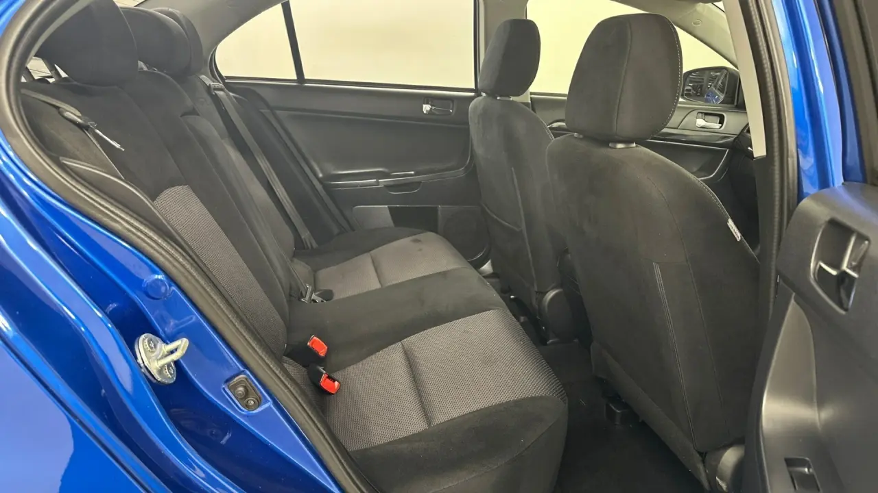 2017 Mitsubishi Lancer Gallery Image 16