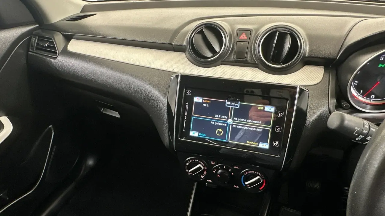 2018 Suzuki Swift Gallery Image 5