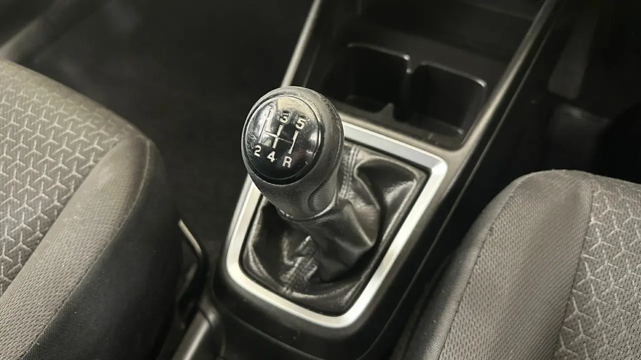 2018 Suzuki Swift Gallery Image 8