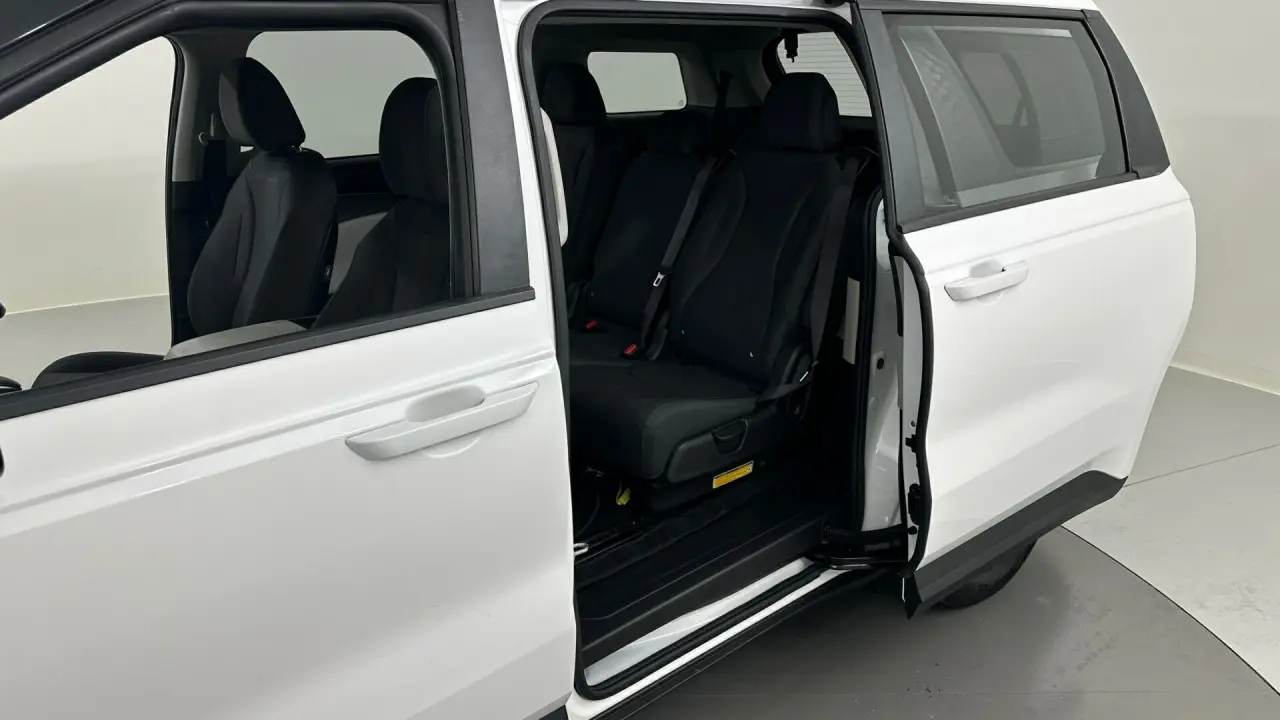 2020 Kia Carnival Gallery Image 16