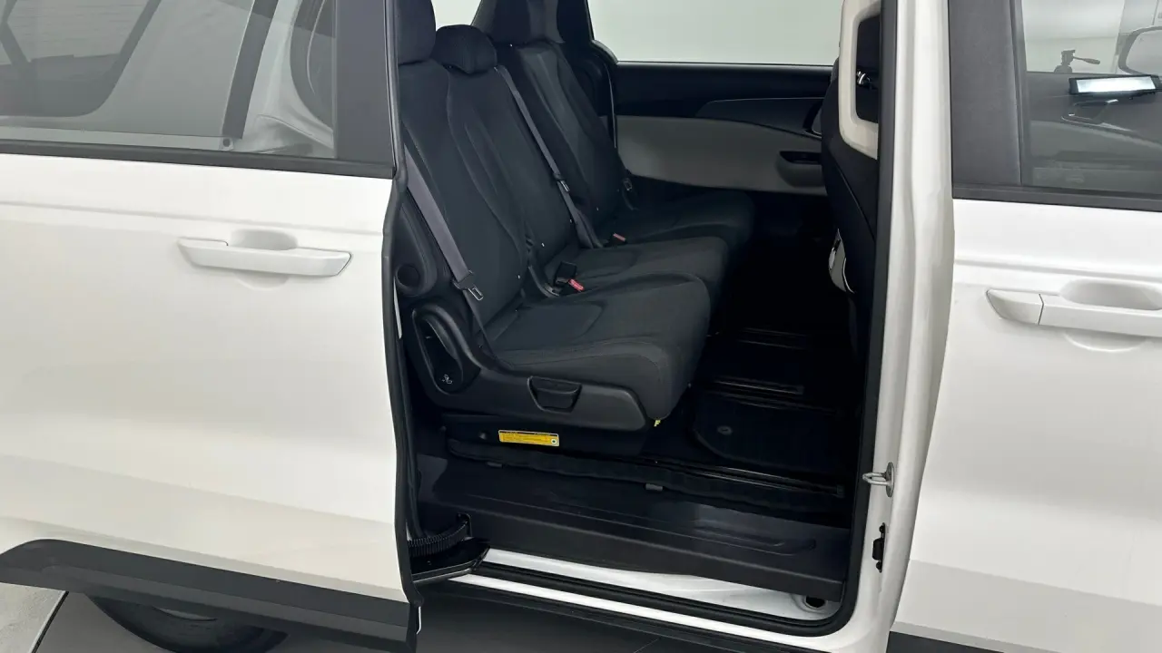 2020 Kia Carnival Gallery Image 18