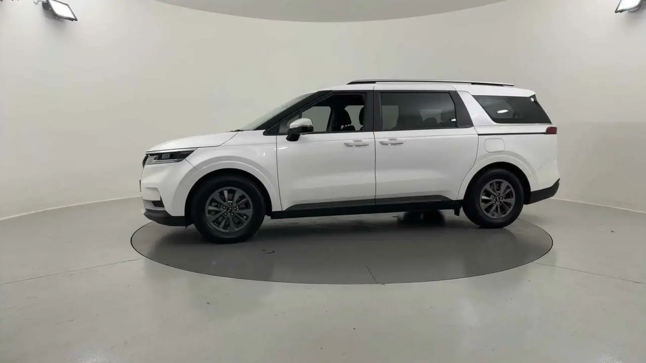 2020 Kia Carnival Gallery Image 2