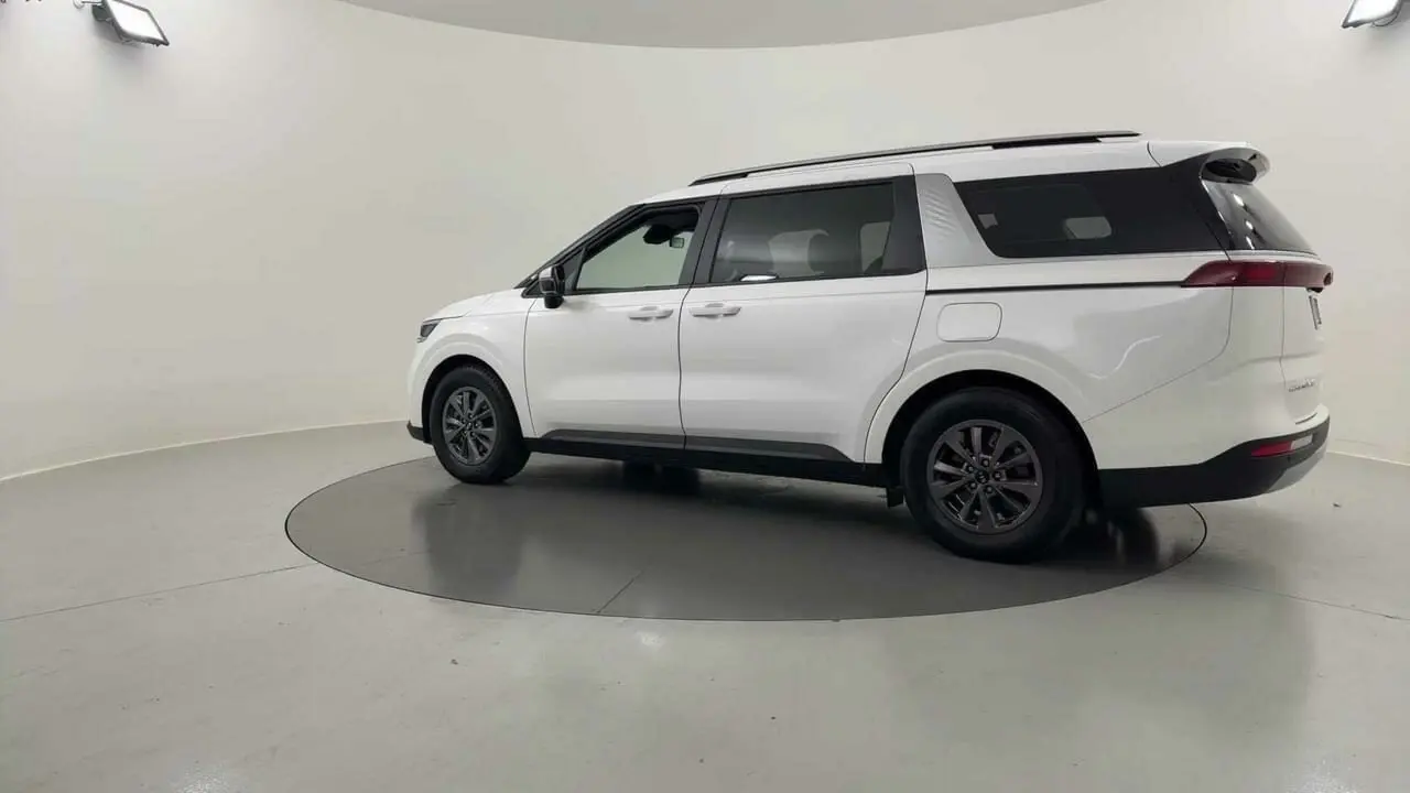 2020 Kia Carnival Gallery Image 3