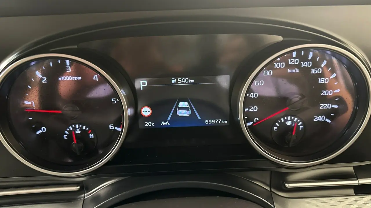 2020 Kia Carnival Gallery Image 9
