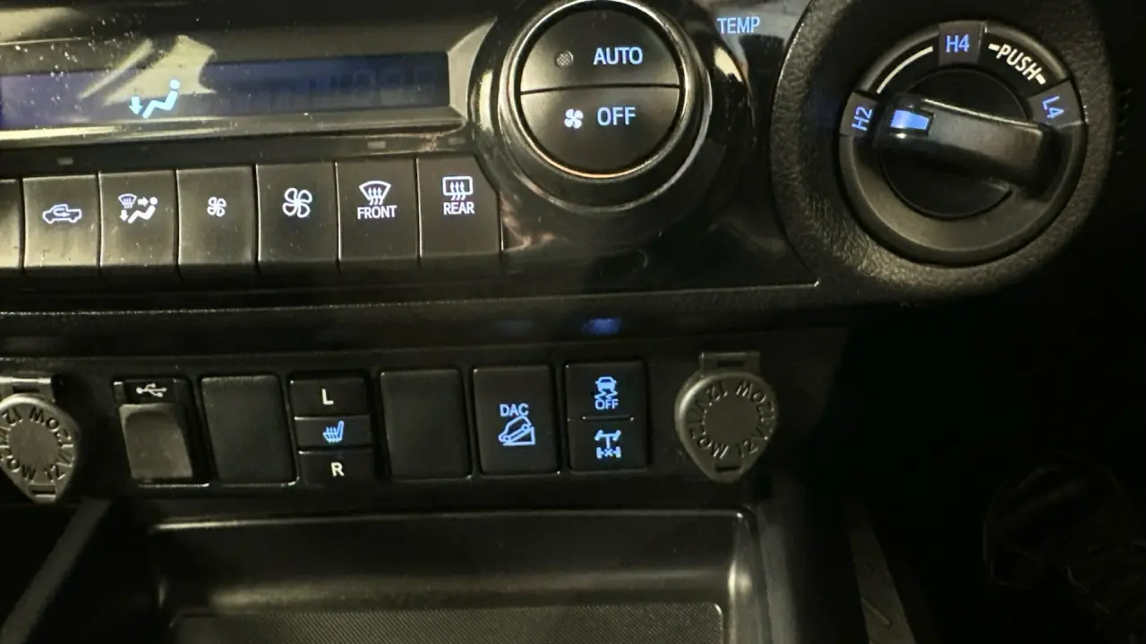 2023 Toyota Hilux Gallery Image 13