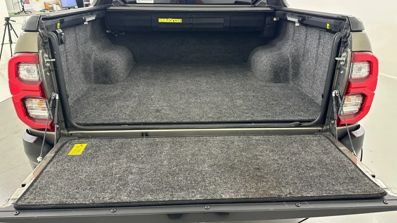 2023 Toyota Hilux Gallery Image 19