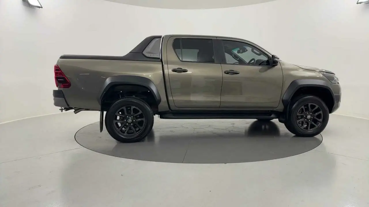 2023 Toyota Hilux Gallery Image 6