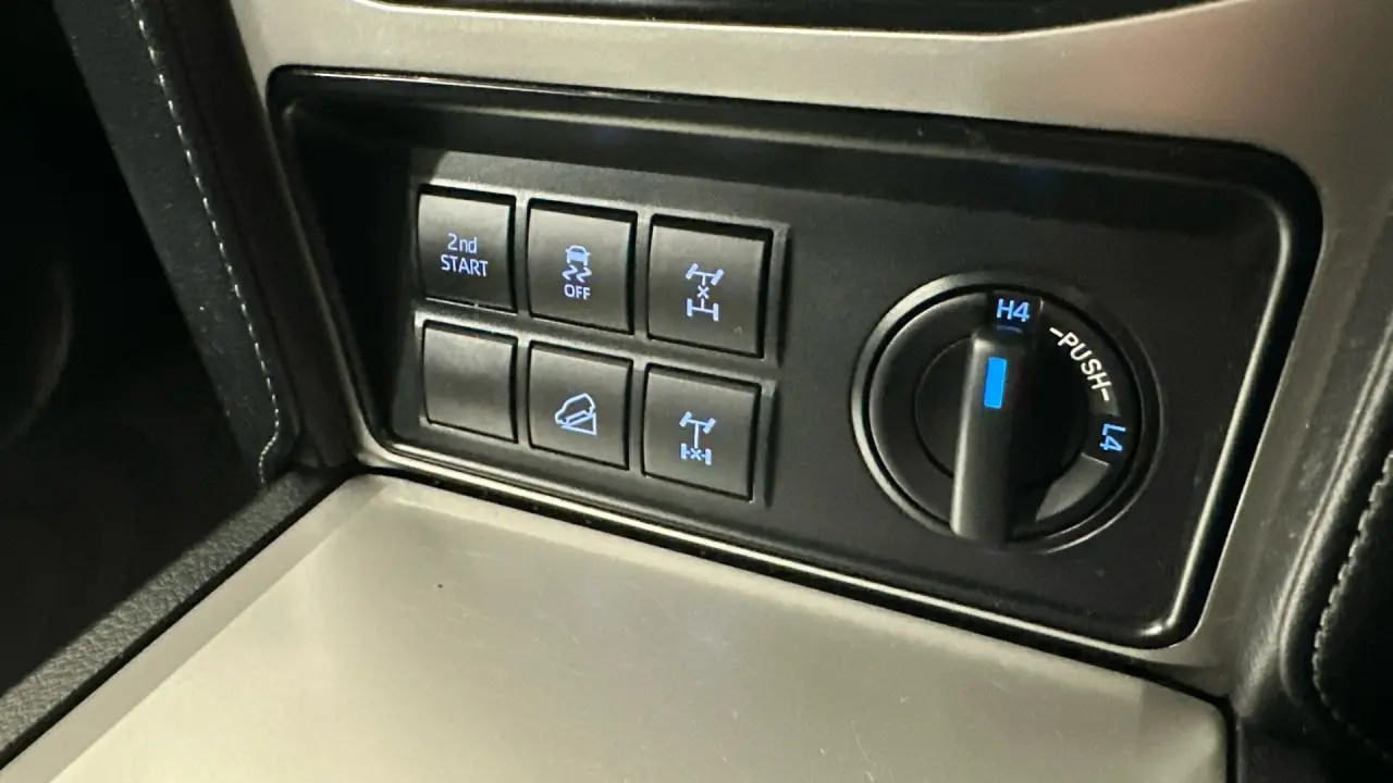 2019 Toyota Landcruiser Prado Gallery Image 15