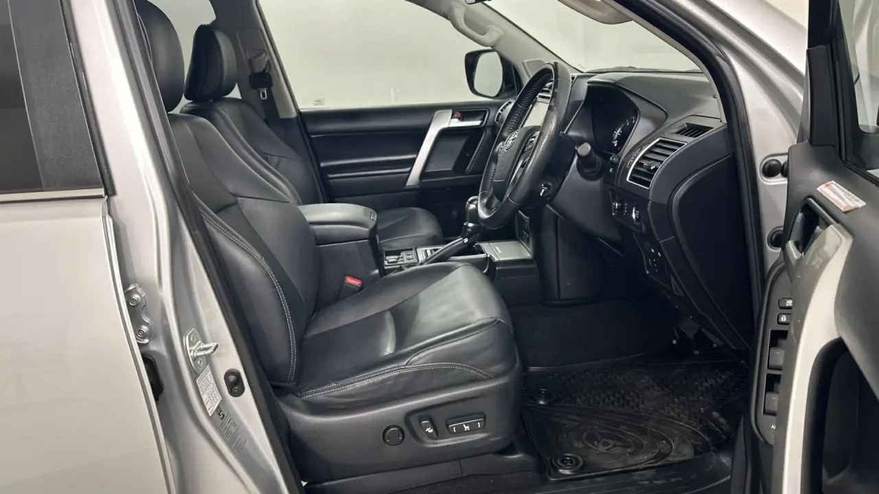 2019 Toyota Landcruiser Prado Gallery Image 16