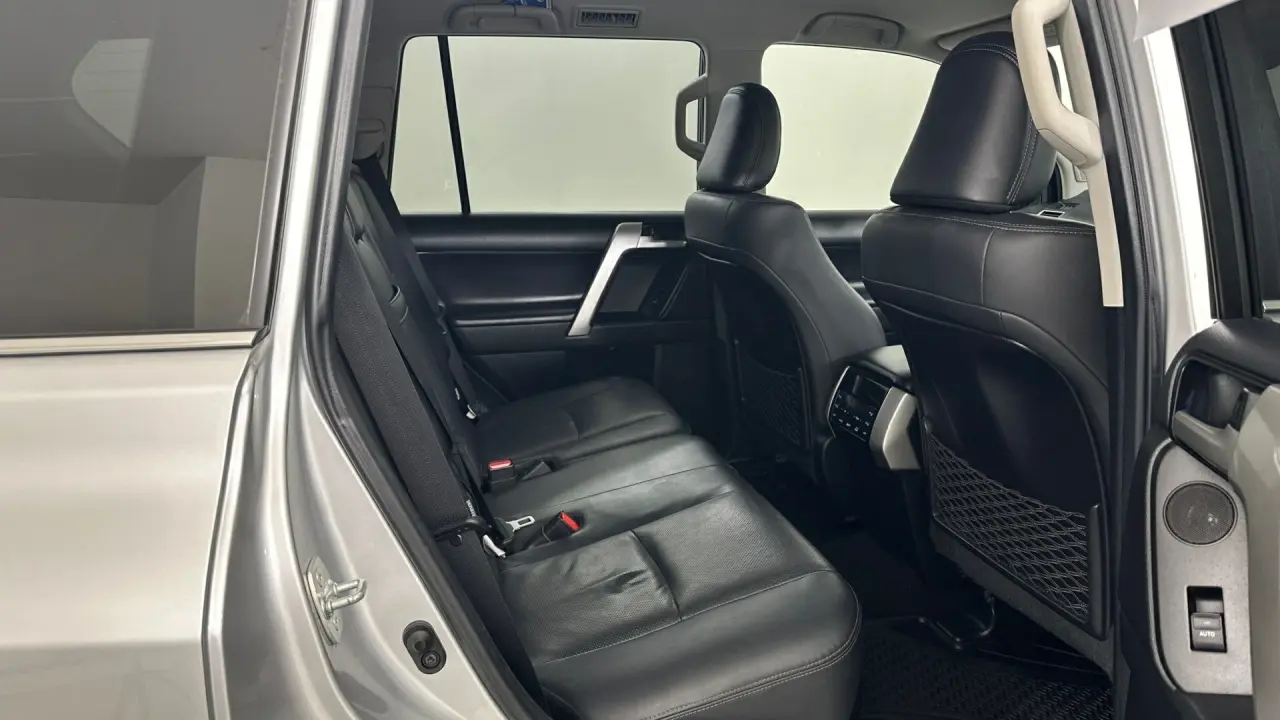 2019 Toyota Landcruiser Prado Gallery Image 17