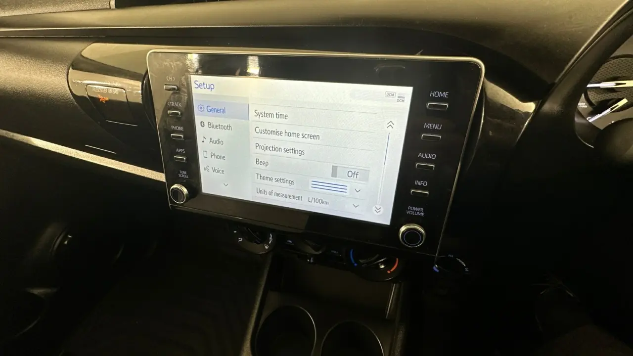 2022 Toyota Hilux Gallery Image 11