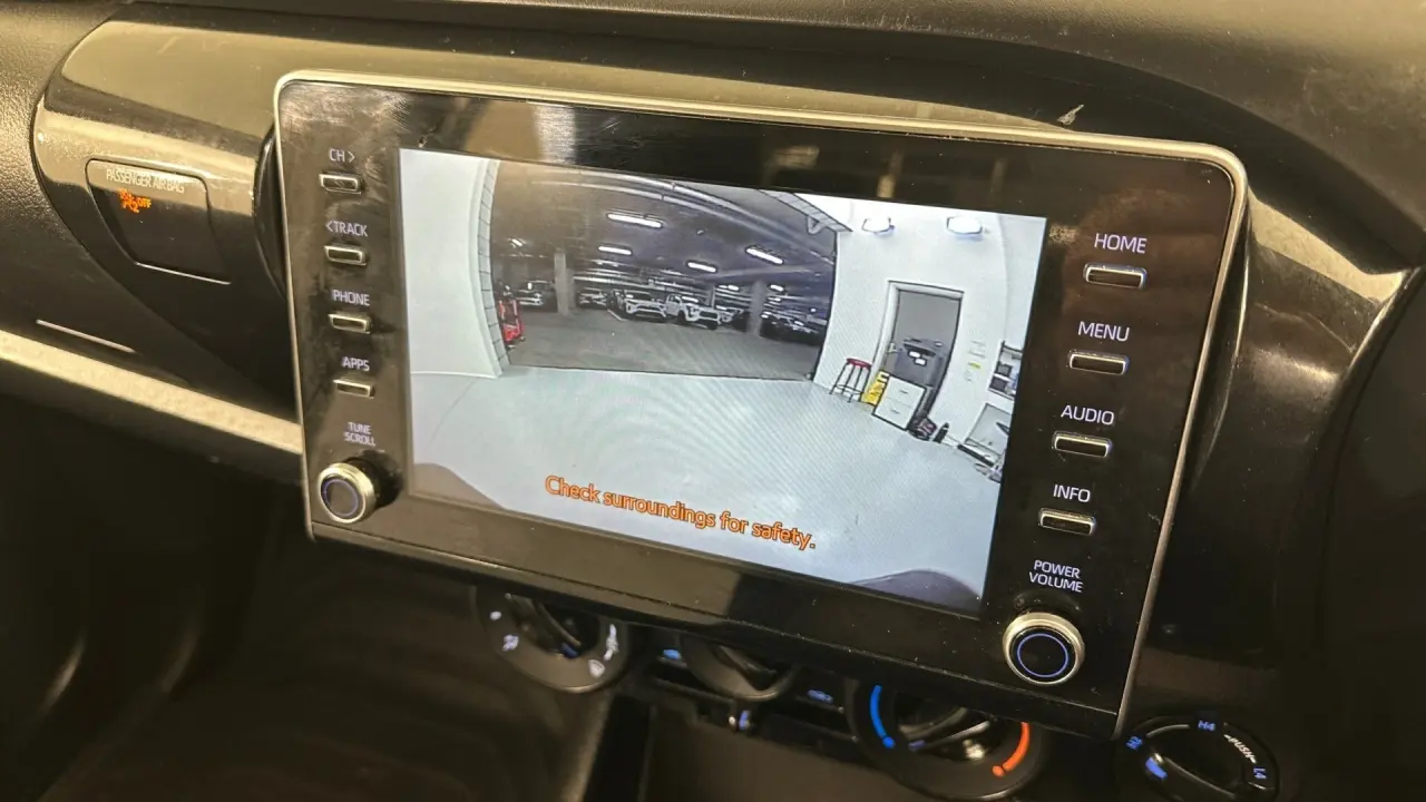 2022 Toyota Hilux Gallery Image 12