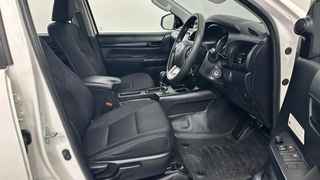 2022 Toyota Hilux Gallery Image 15