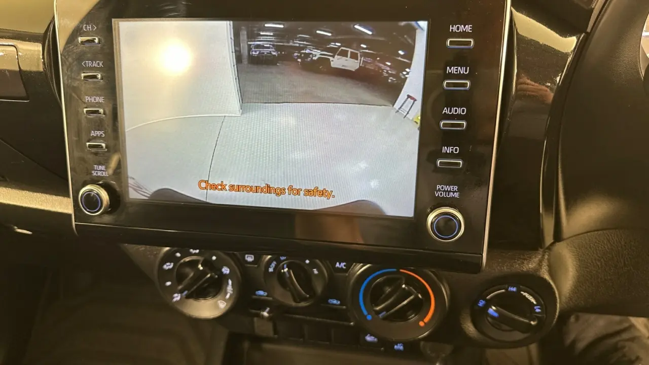 2022 Toyota Hilux Gallery Image 11