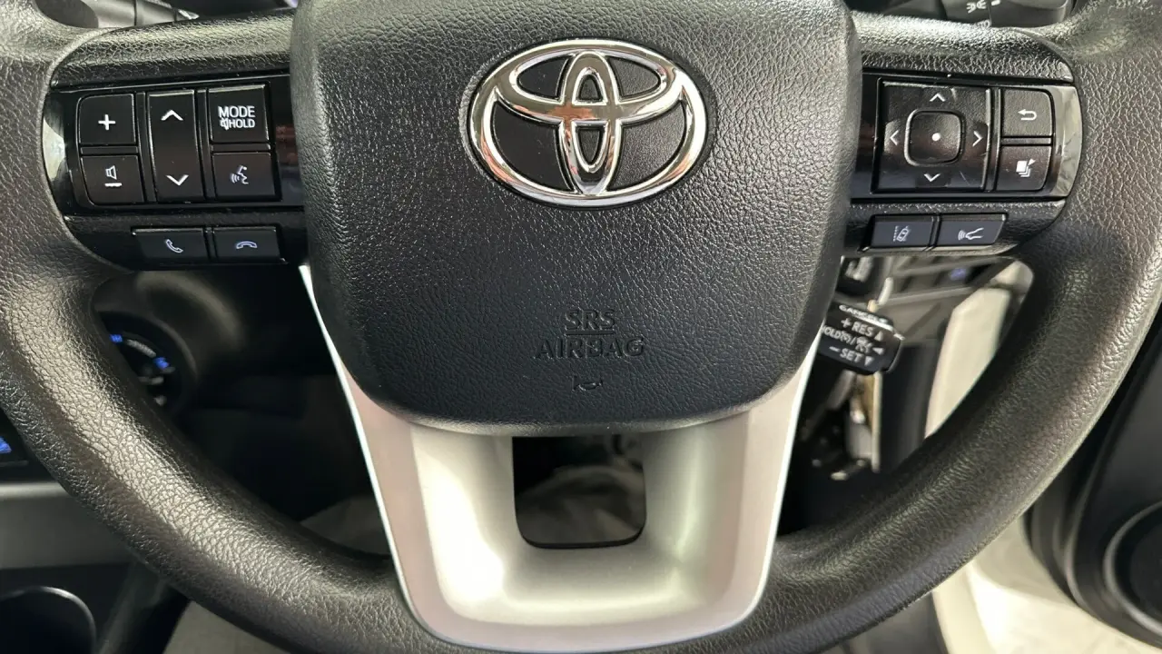 2022 Toyota Hilux Gallery Image 13