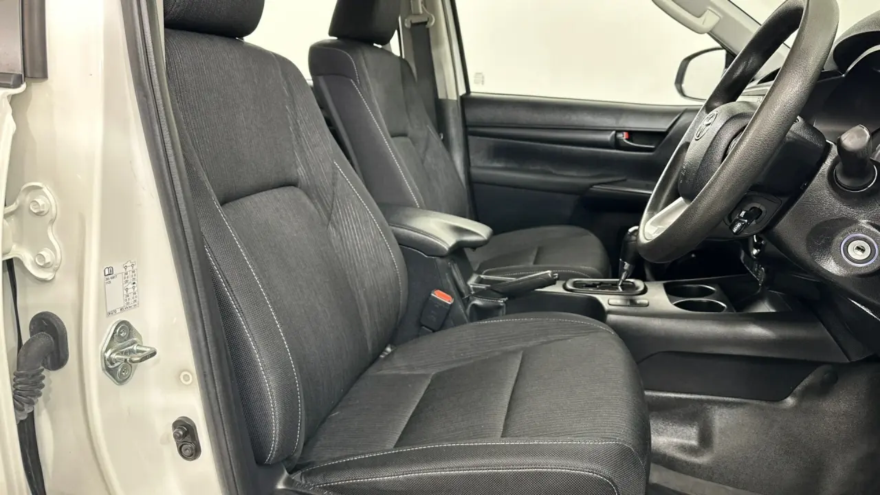2022 Toyota Hilux Gallery Image 15