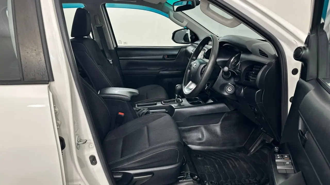 2021 Toyota Hilux Gallery Image 13