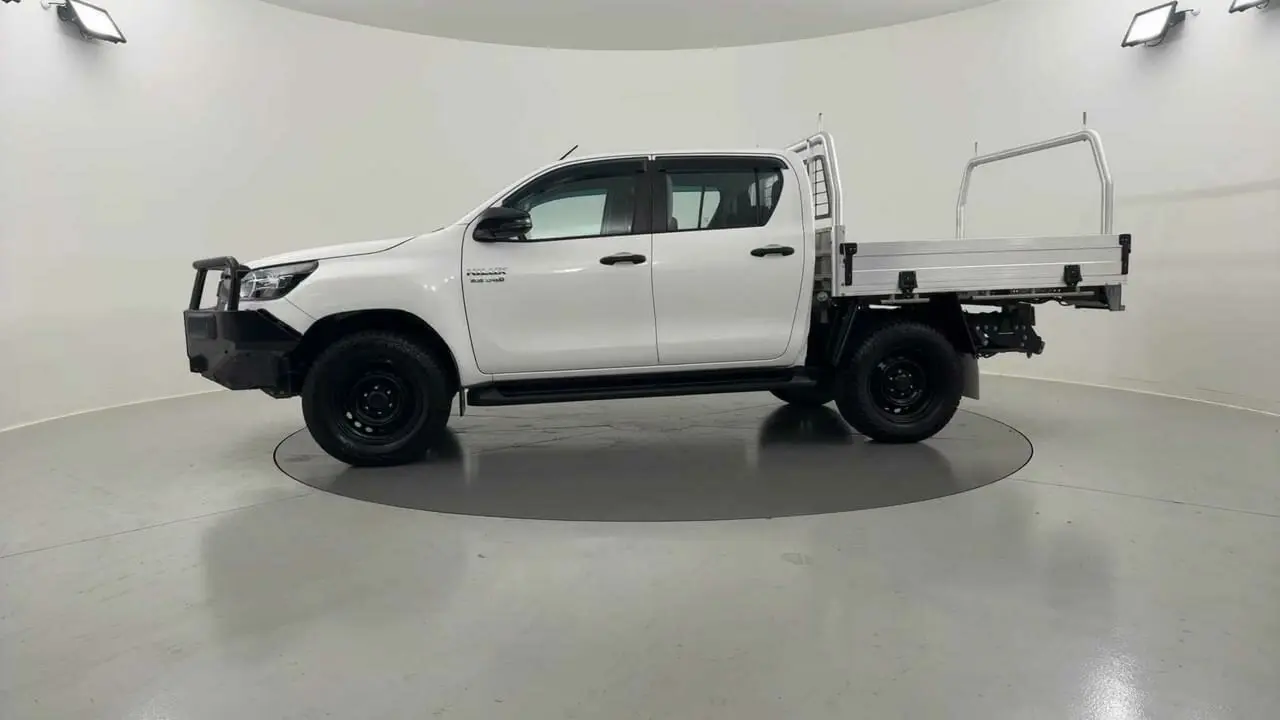 2021 Toyota Hilux Gallery Image 2