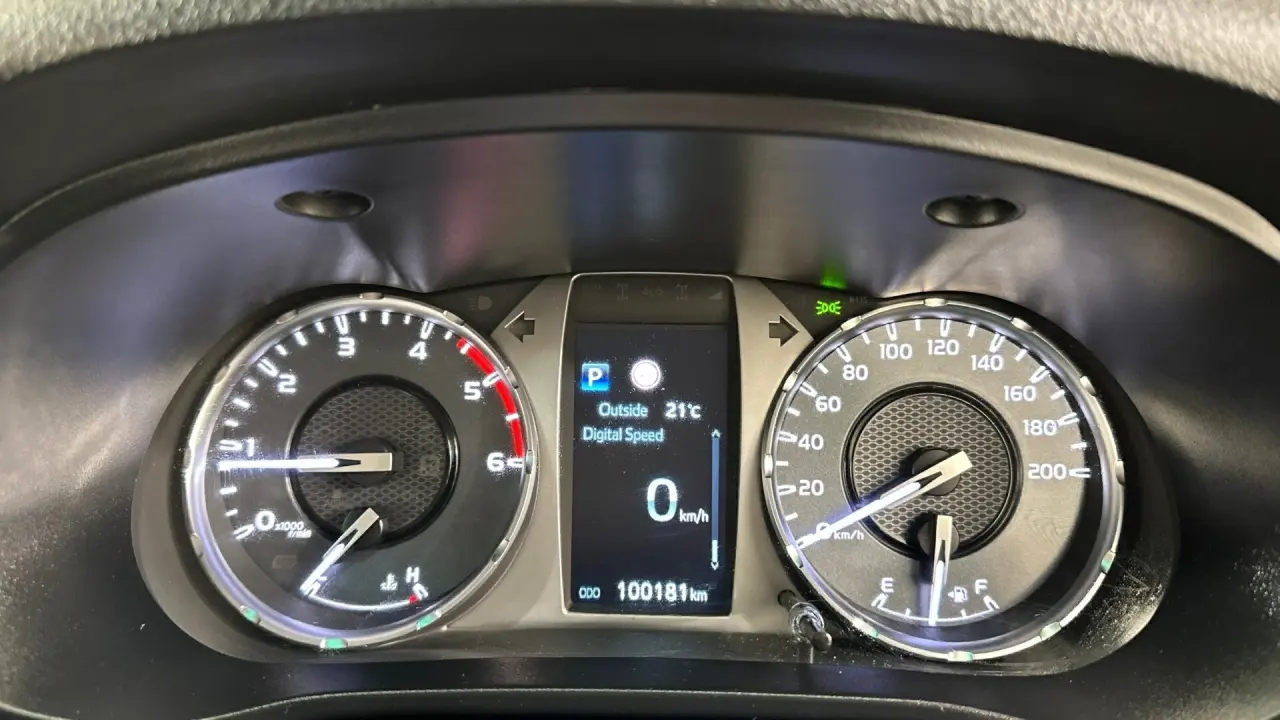 2021 Toyota Hilux Gallery Image 9