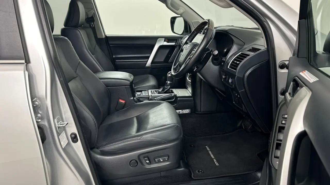 2023 Toyota Landcruiser Prado Gallery Image 11