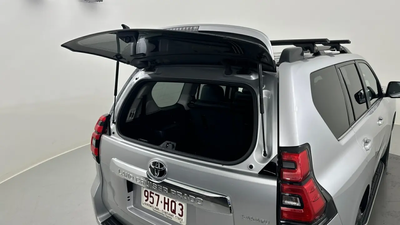 2023 Toyota Landcruiser Prado Gallery Image 18