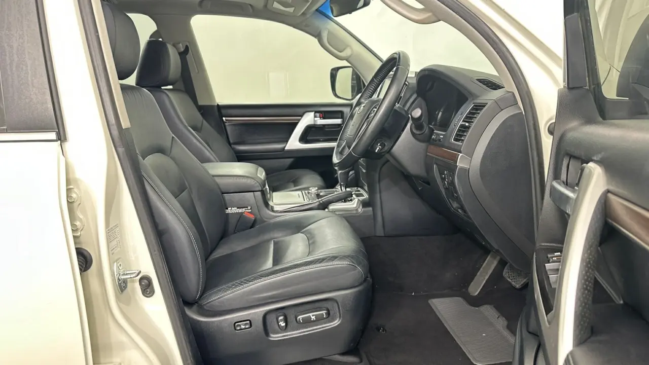 2019 Toyota Landcruiser Gallery Image 14