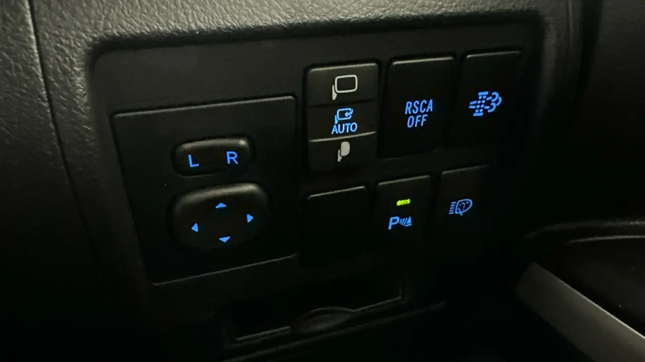 2019 Toyota Landcruiser Gallery Image 16