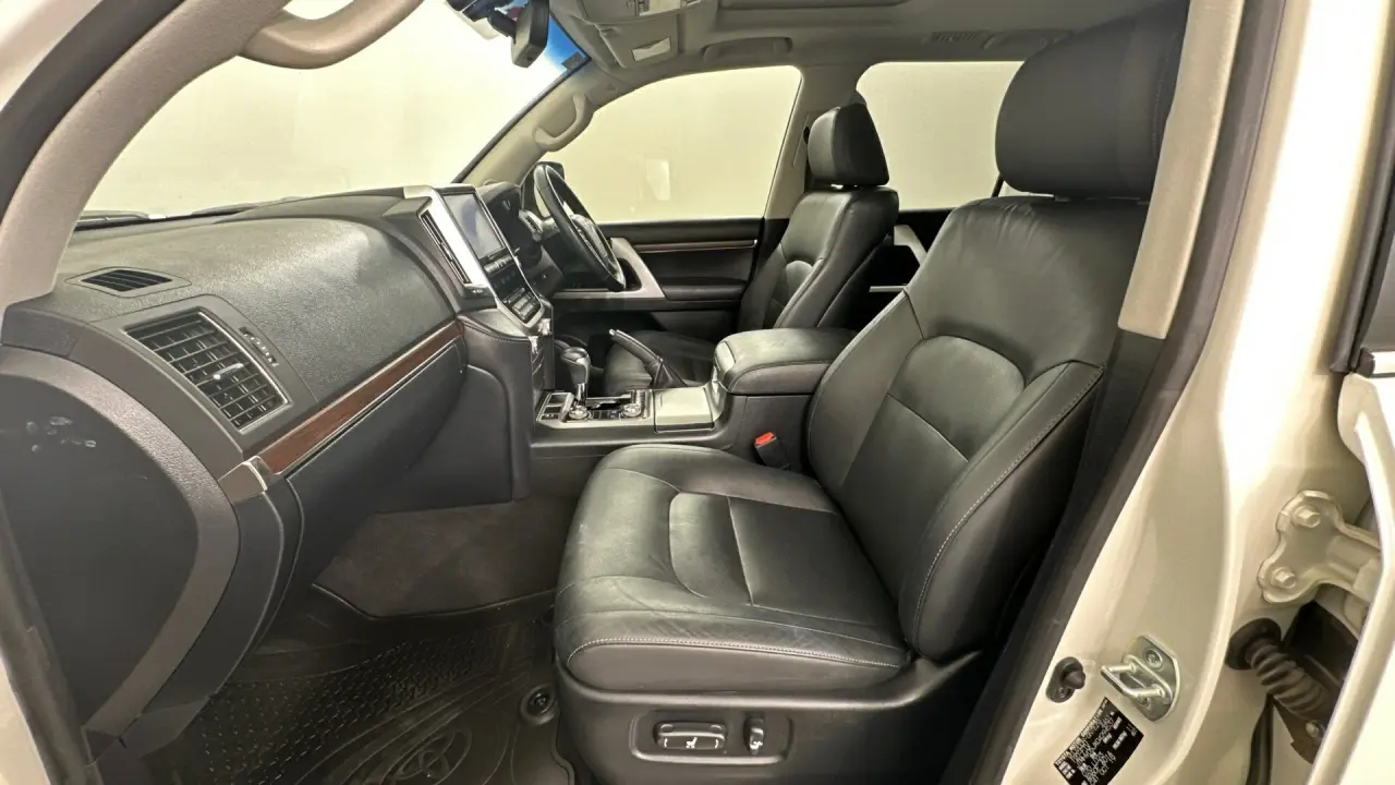 2019 Toyota Landcruiser Gallery Image 17