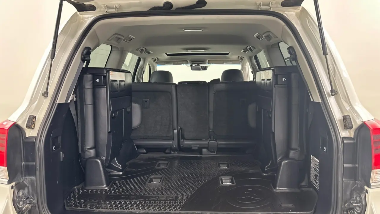 2019 Toyota Landcruiser Gallery Image 18