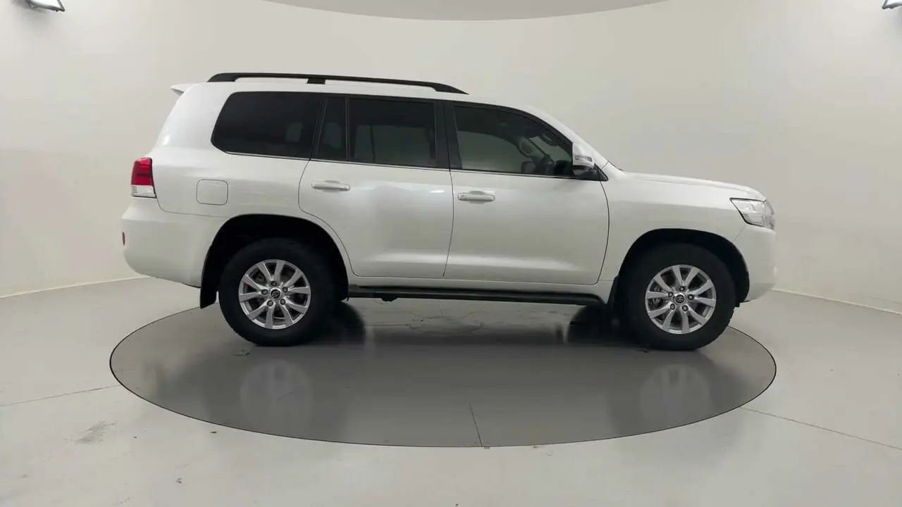 2019 Toyota Landcruiser Gallery Image 6