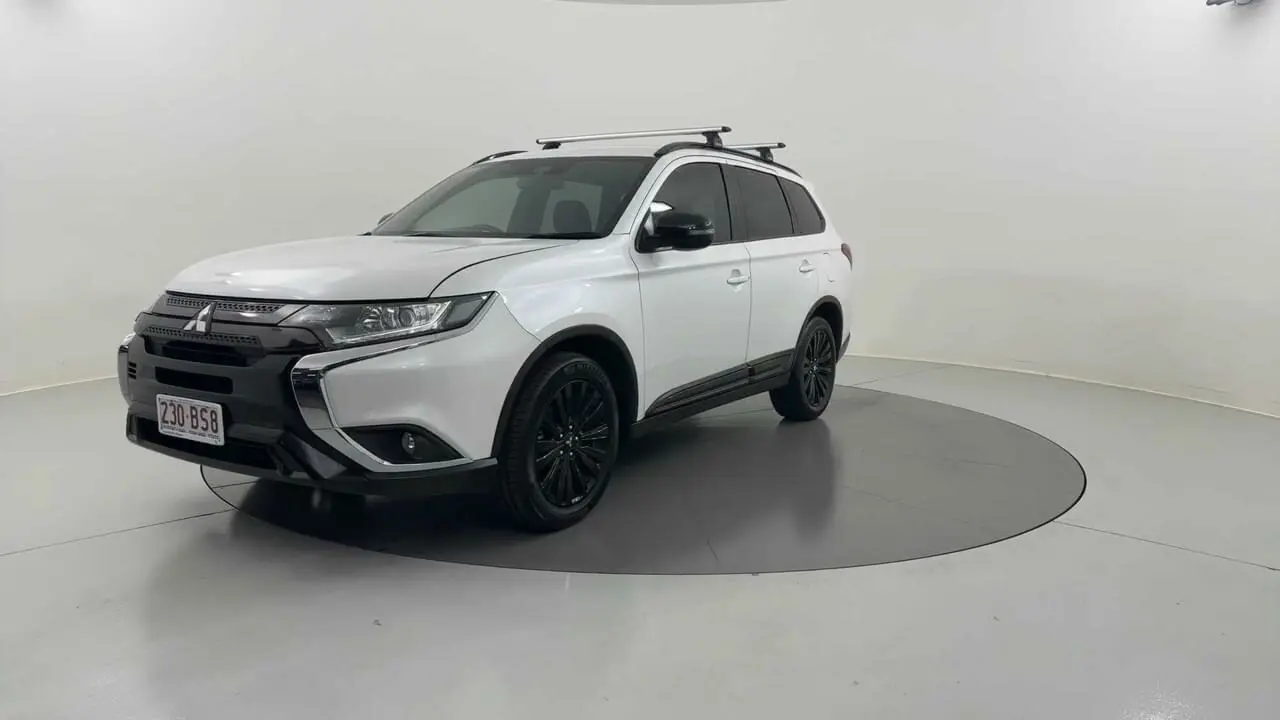 2021 Mitsubishi Outlander Gallery Image 1