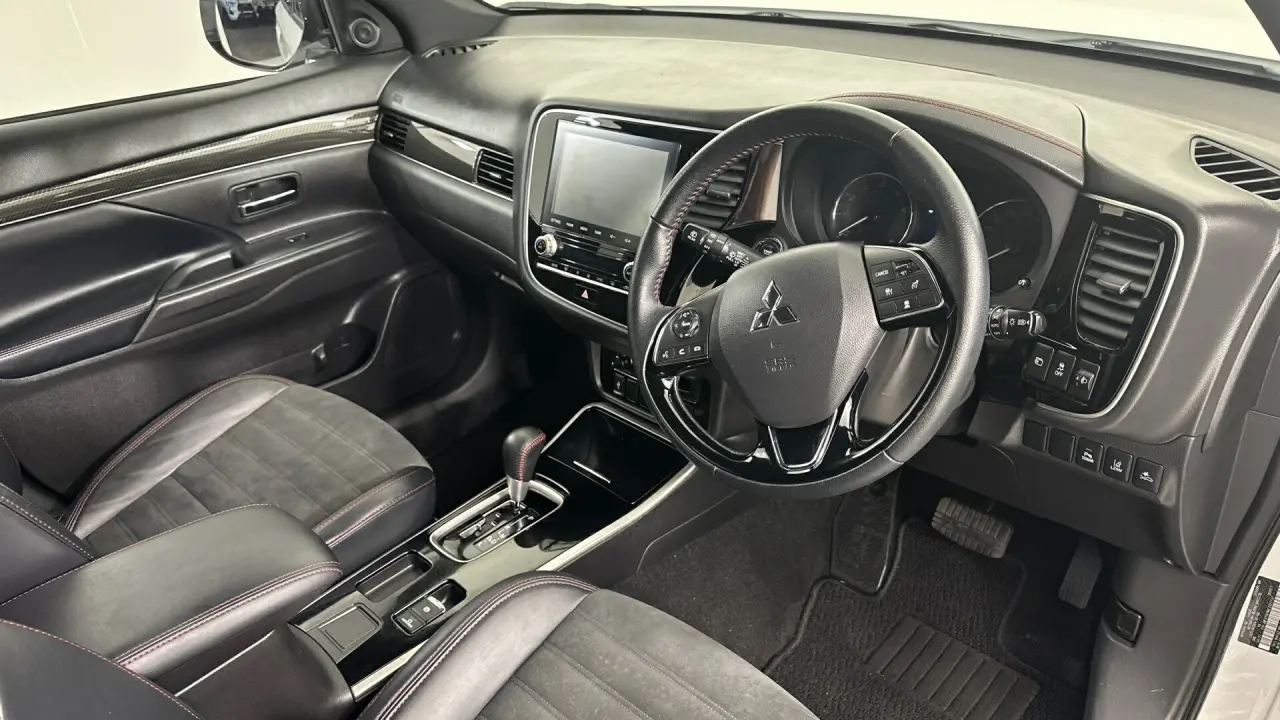 2021 Mitsubishi Outlander Gallery Image 10