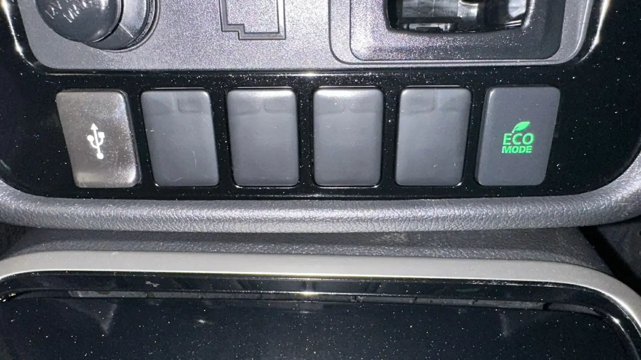 2021 Mitsubishi Outlander Gallery Image 13