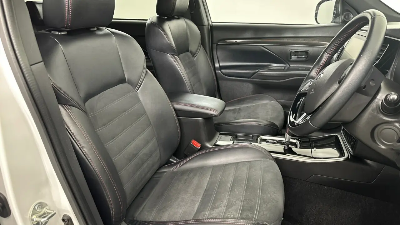 2021 Mitsubishi Outlander Gallery Image 18