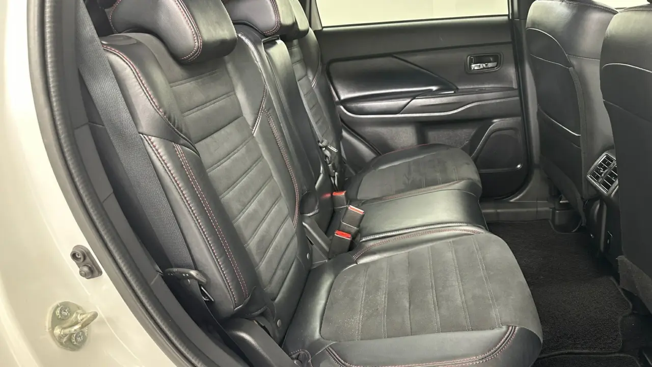 2021 Mitsubishi Outlander Gallery Image 19