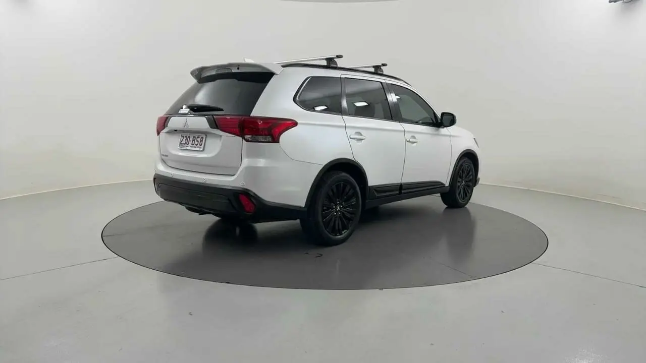 2021 Mitsubishi Outlander Gallery Image 5