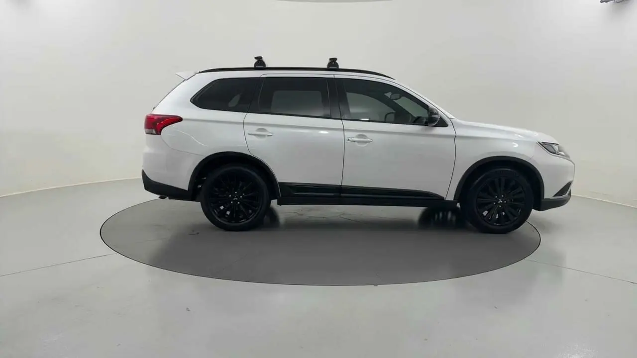 2021 Mitsubishi Outlander Gallery Image 6