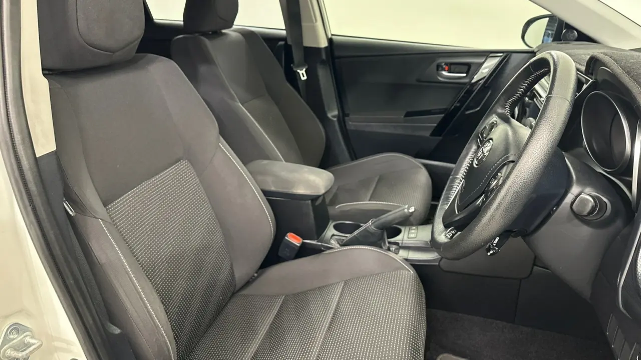 2017 Toyota Corolla Gallery Image 13
