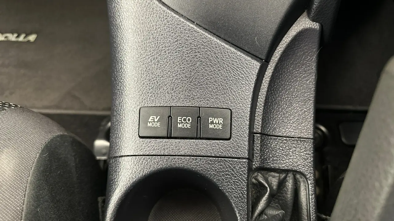 2017 Toyota Corolla Gallery Image 18