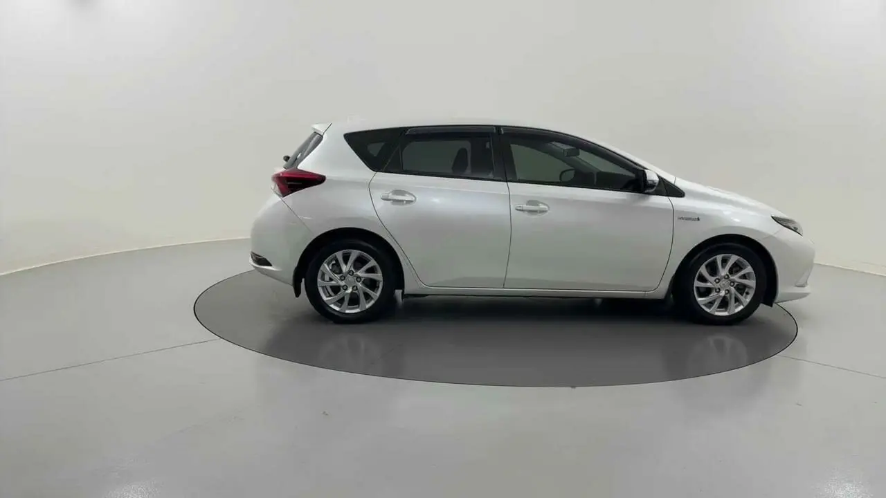 2017 Toyota Corolla Gallery Image 6