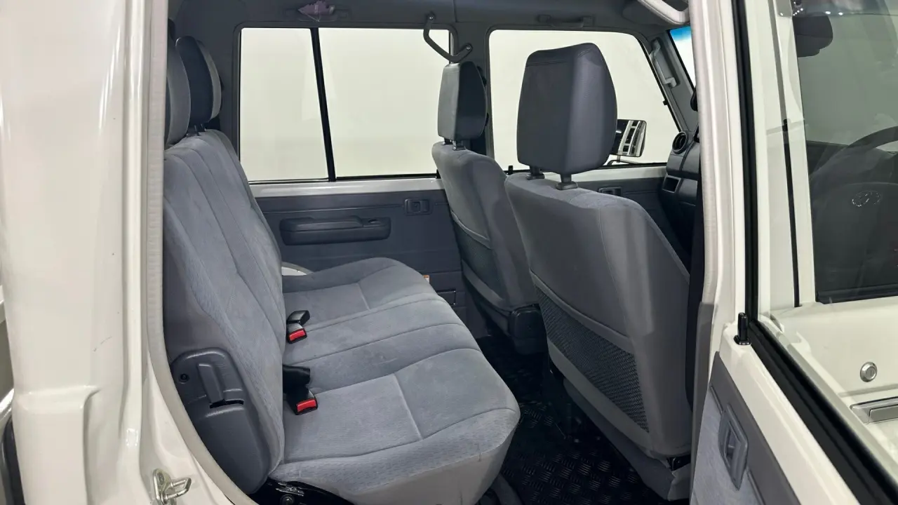 2019 Toyota Landcruiser Gallery Image 13