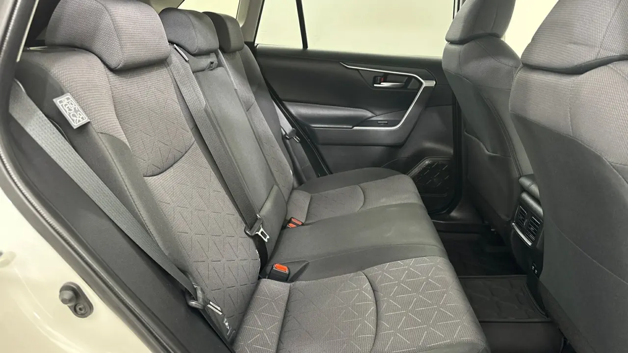 2020 Toyota RAV4 Gallery Image 16