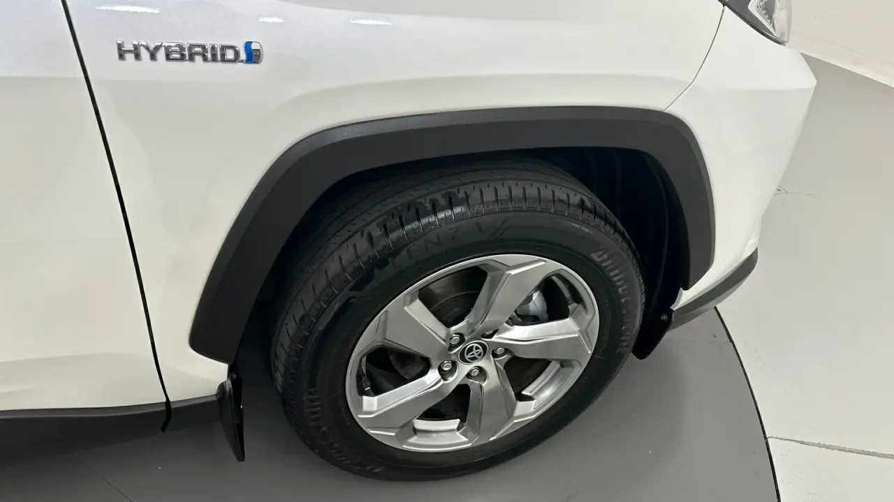 2020 Toyota RAV4 Gallery Image 18