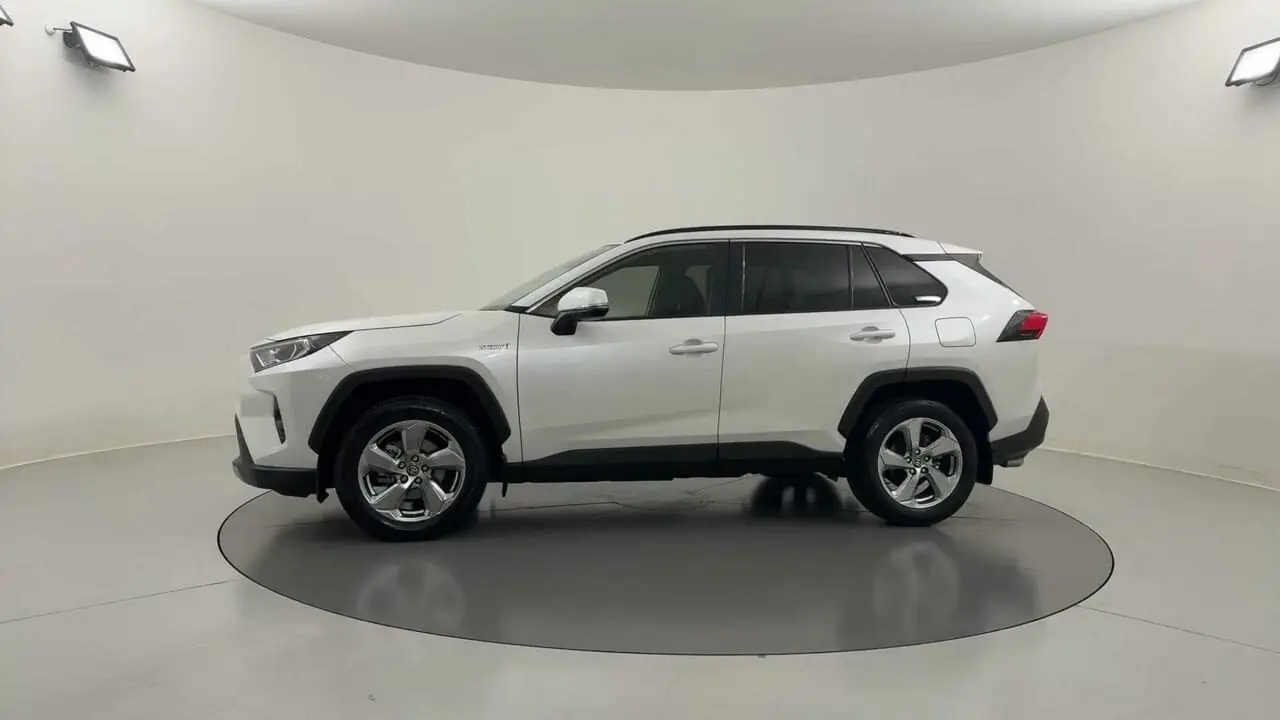 2020 Toyota RAV4 Gallery Image 2